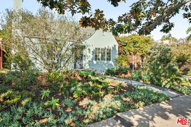 Photo - 10543 Almayo Ave