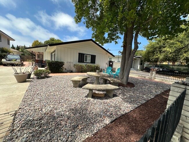 Photo - 1300 Oak Ave