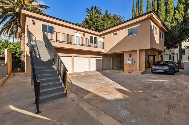 Photo - 2061 N Vermont Ave Unit 2057 half