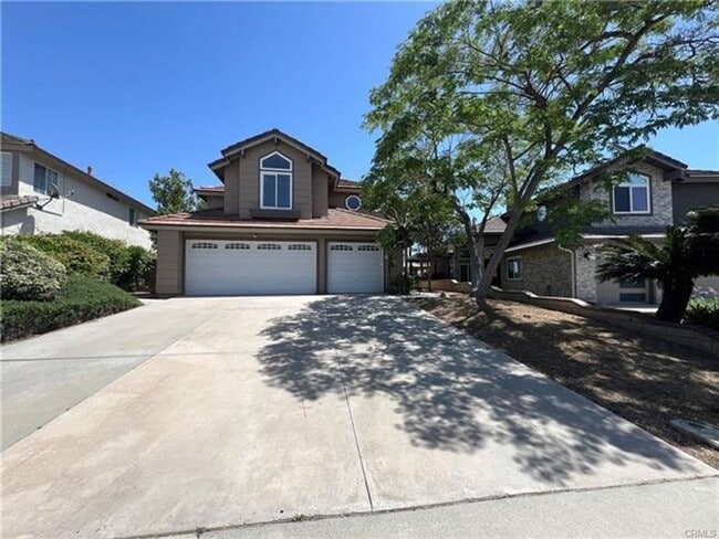 Building Photo - Beautifully Maintained Home