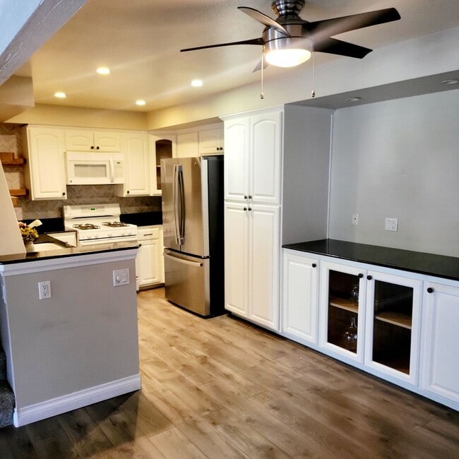 Photo - Carmel Valley, 1 bedroom plus loft (office or 2nd bedroom), Fireplace, Balcony, Wonderful surroun...