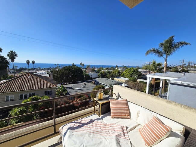 Photo - 2070 Oxford Ave