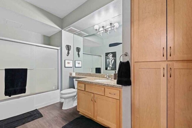 Photo - 450 J St