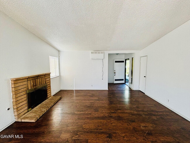 Photo - 2308 Edam St