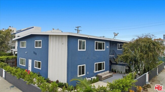 Building Photo - 3320 Pacific Ave