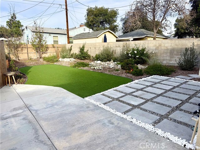 Building Photo - 215 S Mills Ave