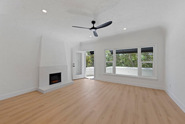 Building Photo - 606 S Lake Ave Rental