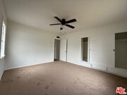 Photo - 15471 Victory Blvd House