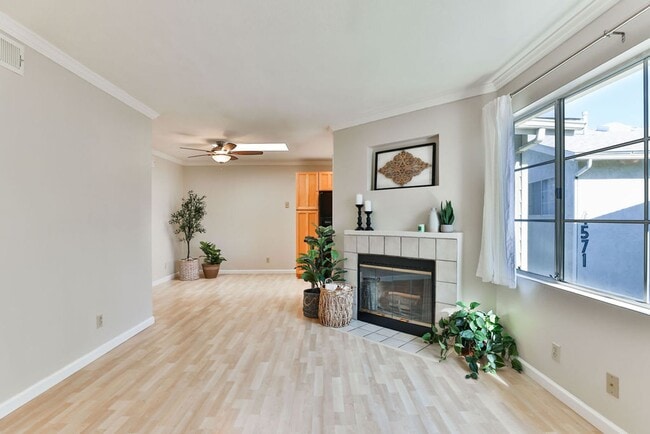 Photo - Talmadge : spacious 2 bed, 2 ba top floor ...
