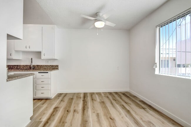 Photo - 1550 S Saltair Ave Unit 8