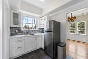 1BR, 1BA - 900SF - Kitchen - 1234-1240-N Crescent St Apartments