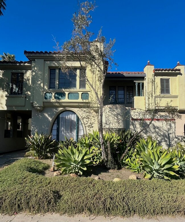 Building Photo - 8673 W Olympic Blvd Unit 8673