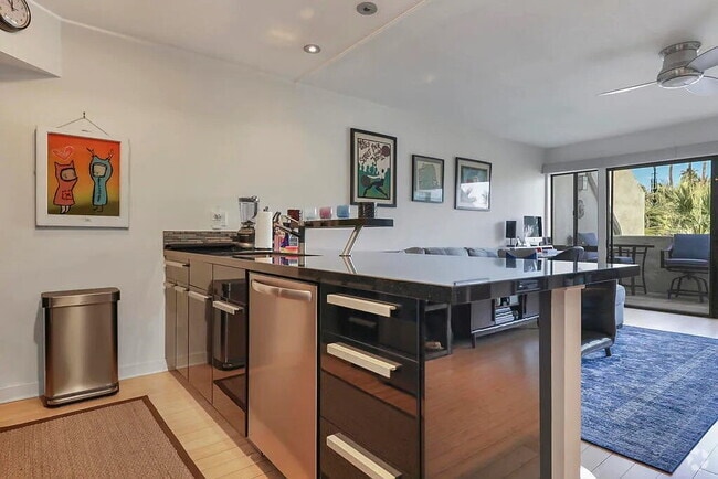 Building Photo - "Chic Palm Springs Retreat: Spacious 1-Bed... Rental