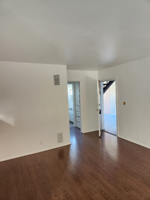 Photo - 1538 N Detroit St Apartment