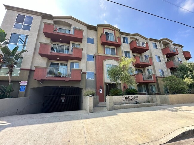 Building Photo - Available Low Income Unit - 2bed2bath cond...