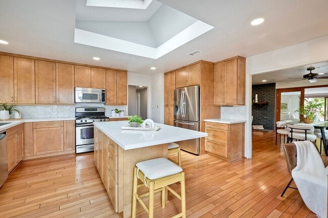 Photo - 1855 Magdalene Way