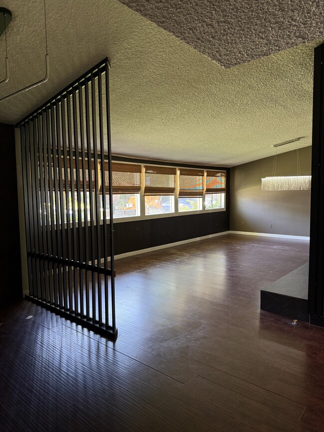 Photo - 4541 Collett Ave