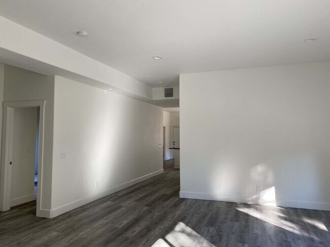 Photo - 821 Melody Ln