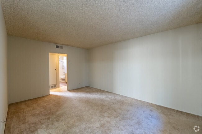 1BR, 1BA - 500SF - Living Room - Villa Nido