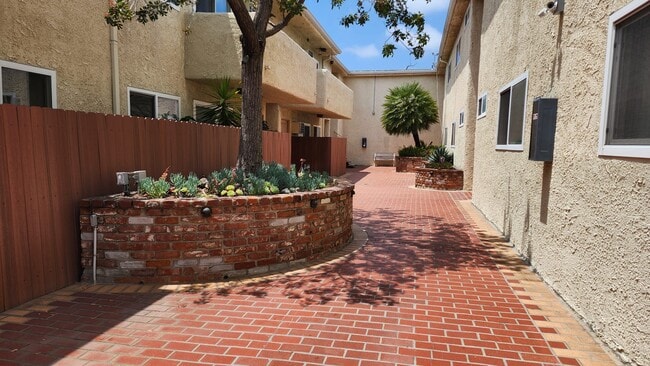 Photo - 1525 S Saltair Ave