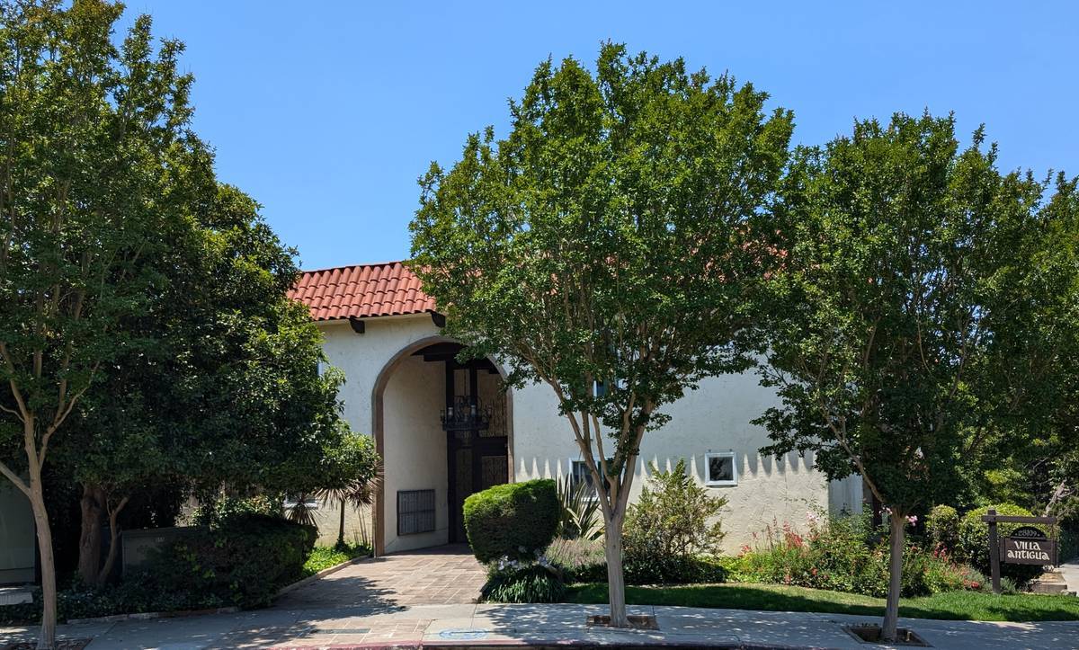 Building Exterior - Entryway with DoorKing Secured Entry - Villa Antigua