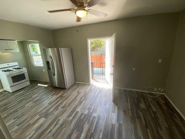 Photo - 1 Bedroom House With Yard and Private Laundry