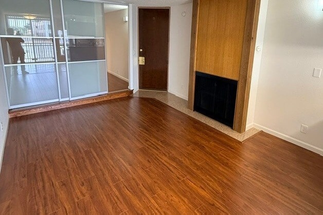 Living area - 659 S Cloverdale Ave