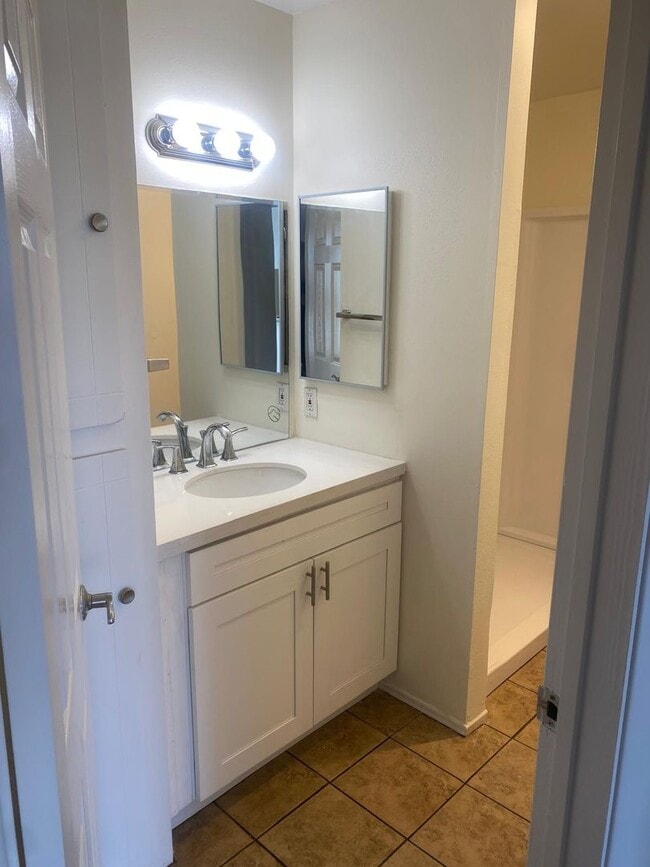 Photo - 1 BE/1 BA Renovated Apartment For Rent!