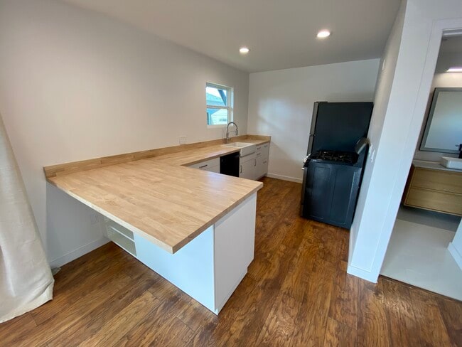 Photo - 716 Leonard Ave Unit B