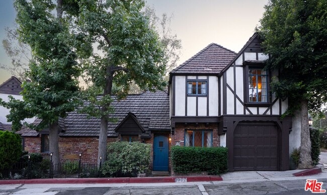 Building Photo - 2057 N Las Palmas Ave