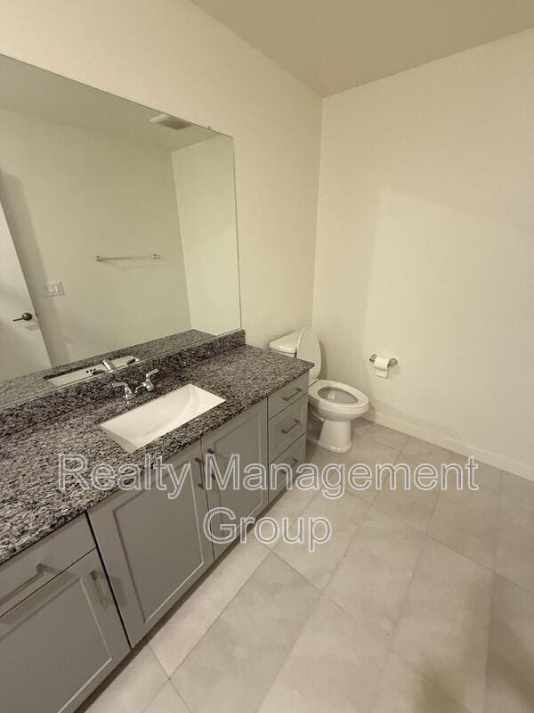 Photo - 5480 Shorefront Dr