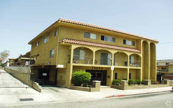 El Romano Apartments - El Romano Apartments