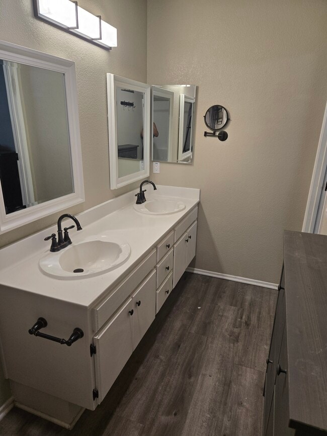 Photo - 44207 61st St W