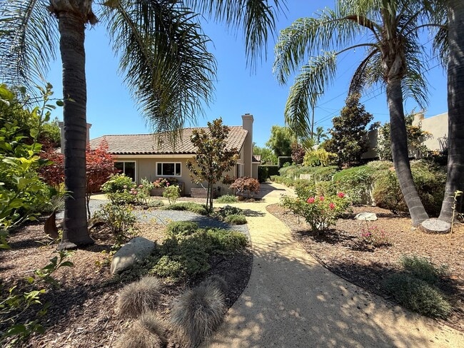 Building Photo - Beautifully Updated 3 bedroom + Office/2 B... Rental