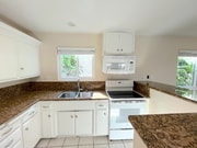 Photo - 931 W 19th St Apartment Unit 11