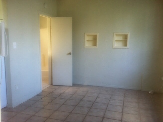 Building Photo - 518 25th St Unit 518