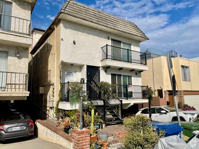 Building Photo - 6657 Vista Del Mar Unit B Rental