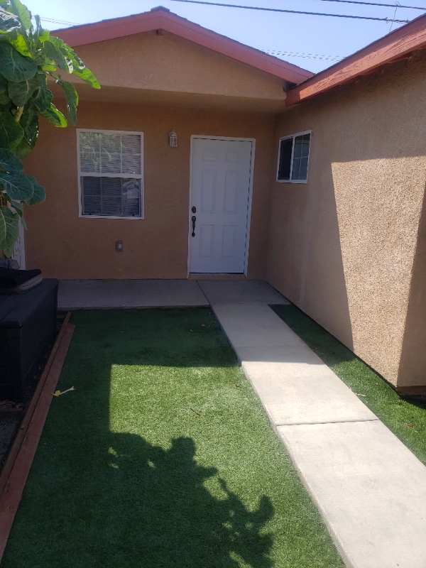 Building Photo - 1540 W 58th St