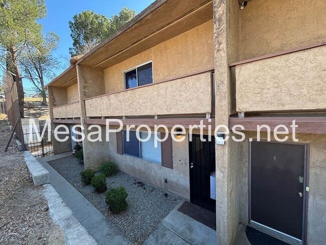 Building Photo - 14299 La Paz Dr