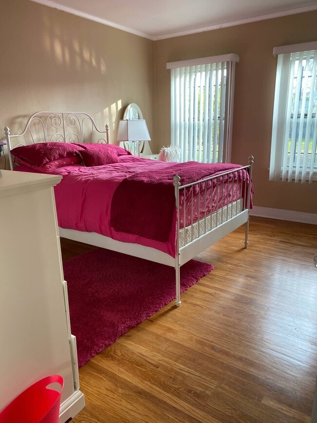 Photo - 736 N Poinsettia Pl