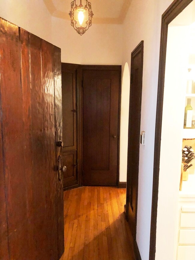 Photo - 414 N Sycamore Ave