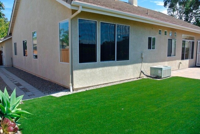 Building Photo - 4Bed/2Bath Near Pendleton Back Gate~ Cardi... Rental
