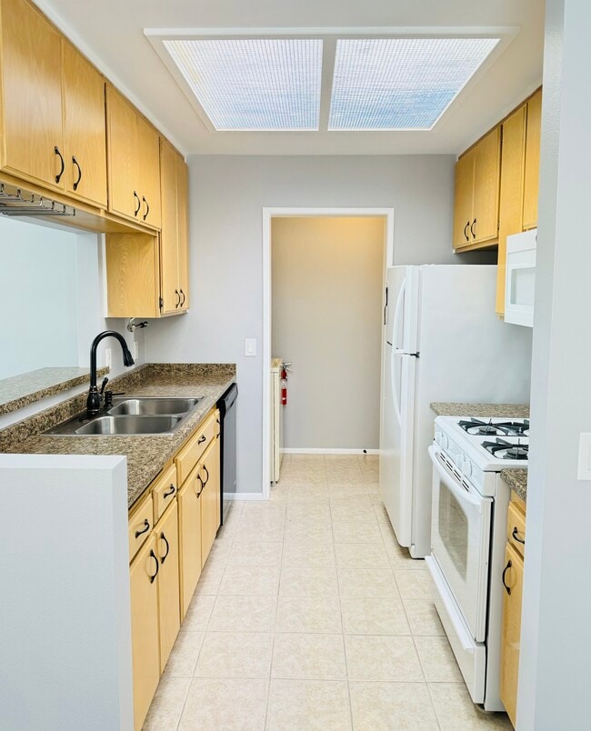 Kitchen - 188 Hurst Ave Unit 188