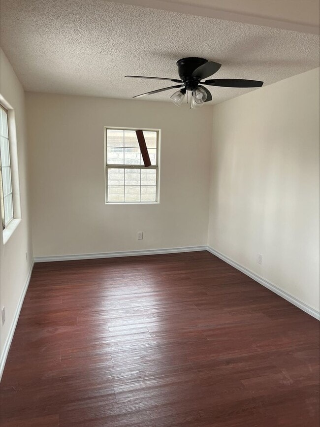Building Photo - 1151-1153 E 88th Pl Unit 1151