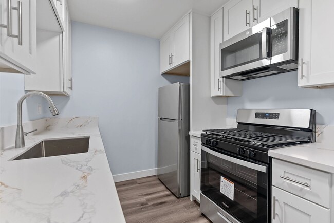 Photo - 1804 W 78th St Unit 4