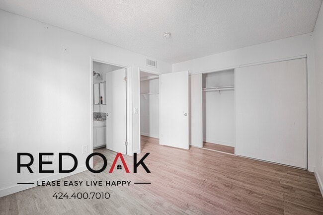 Photo - 11817 Victory Blvd Unit 106