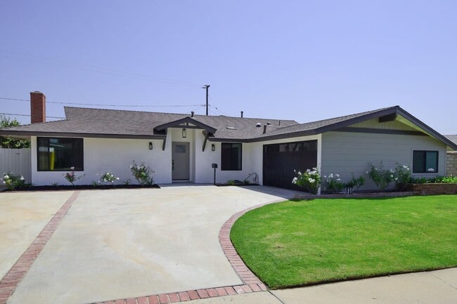 Building Photo - 3BED/2BATH Single Story Home in Camarillo