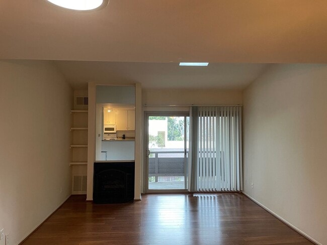Photo - HOTEL CIRCLE -  WOOD FLOORS, FIREPLACE, VIEWS.  QUIET PENTHOUSE Unit E326