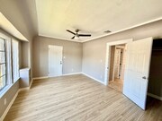 Photo - 536 W 77th St House