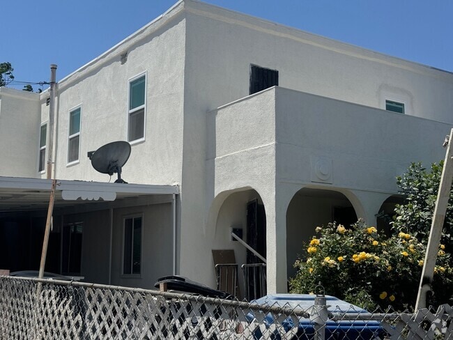 Building Photo - 516 W 109th St Unit A Rental